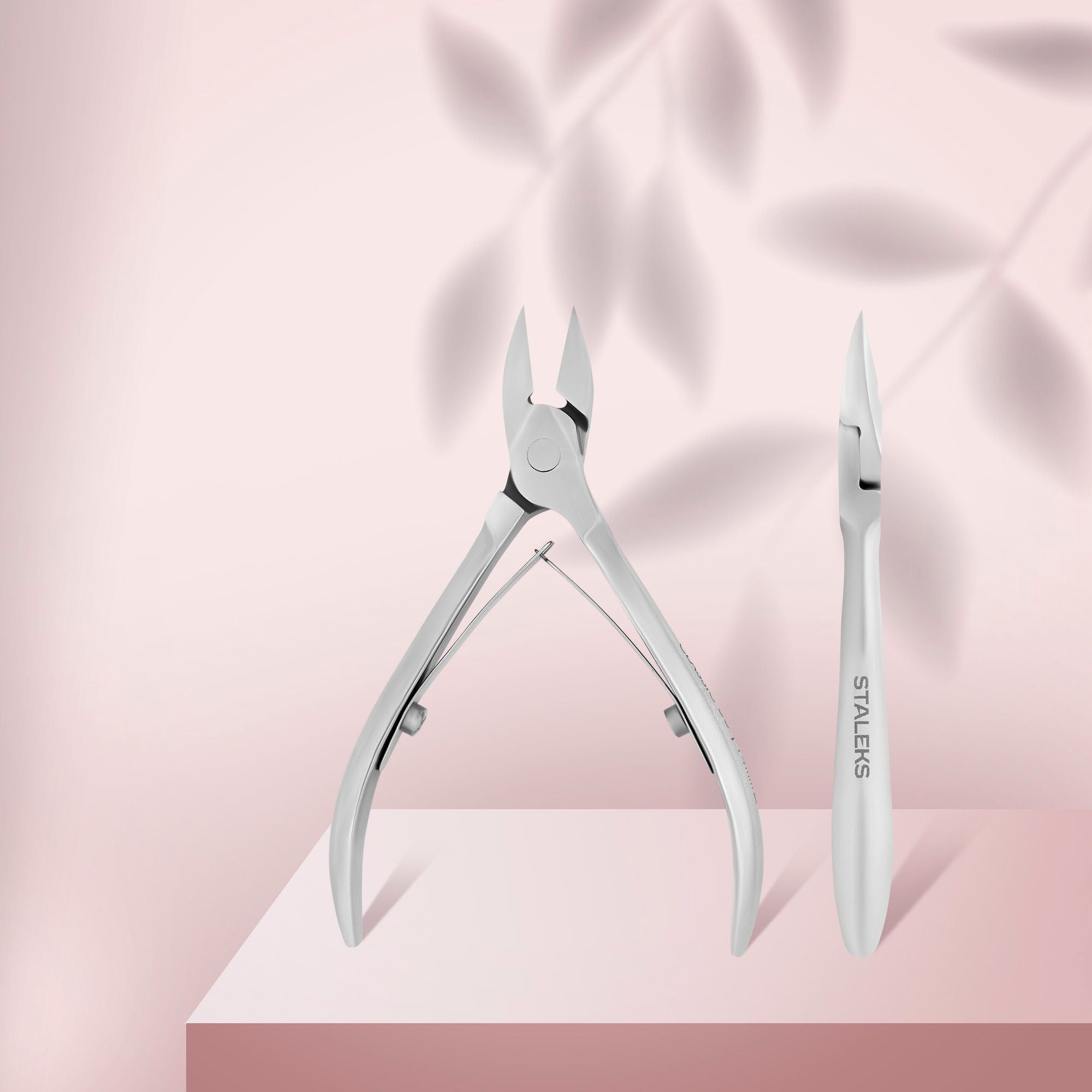 Nail nippers