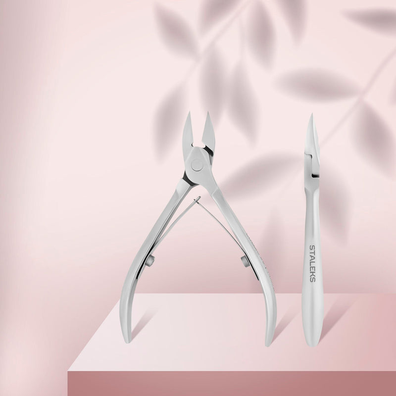 Nail nippers